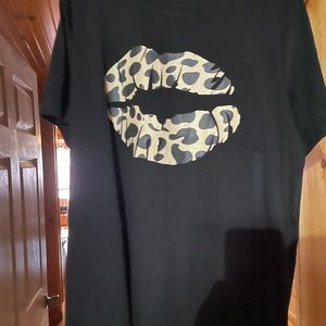 Leopard lip shirt